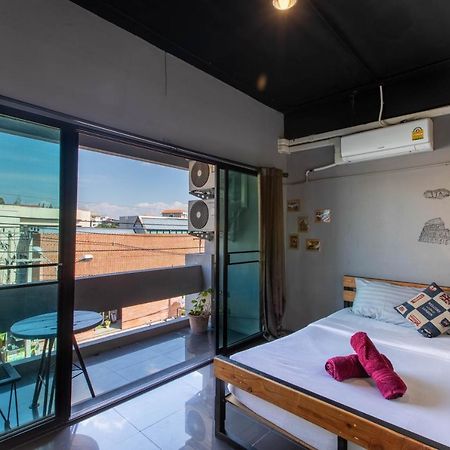 Hostel La Belle Nuit House Chiang Mai Zewnętrze zdjęcie