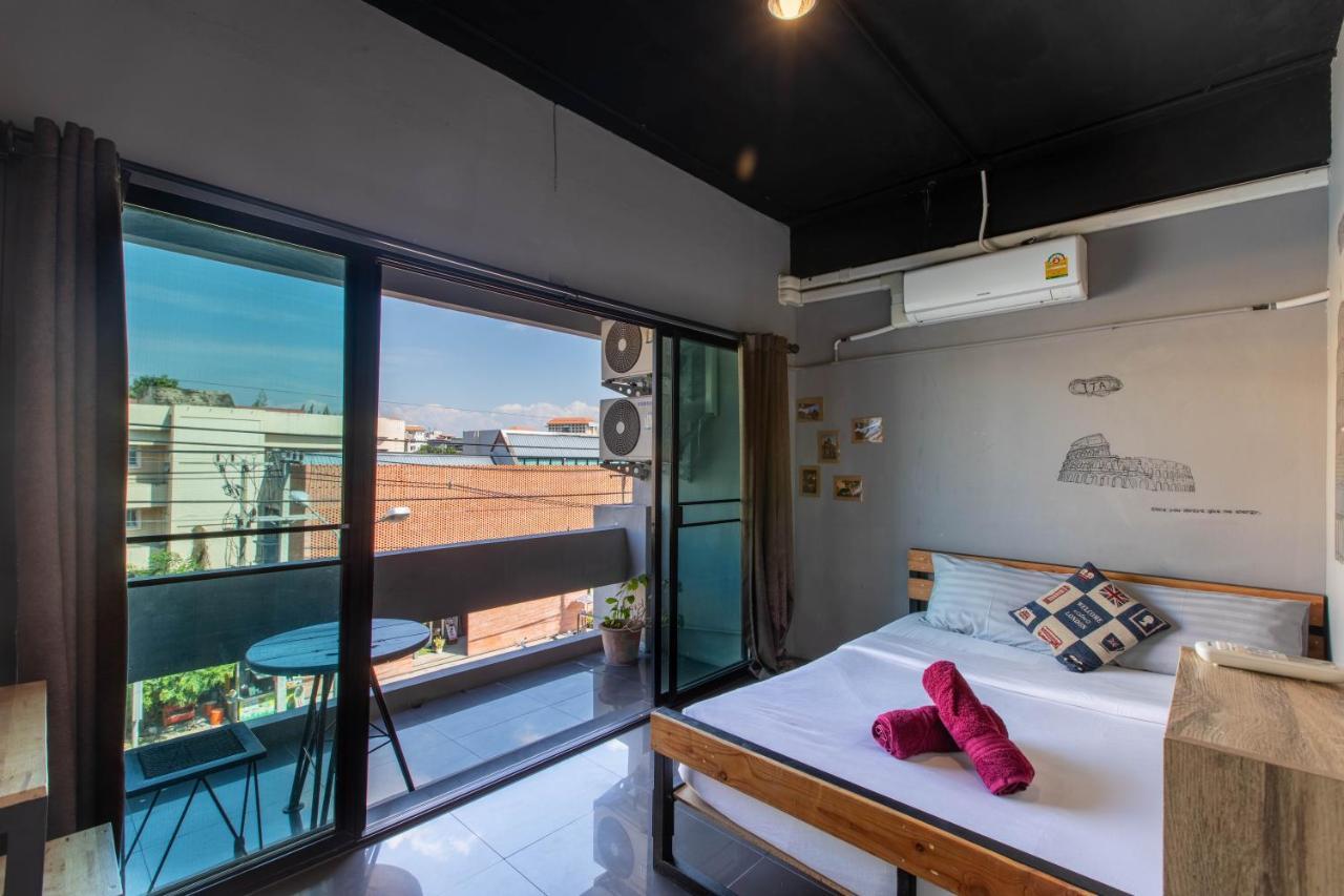 Hostel La Belle Nuit House Chiang Mai Zewnętrze zdjęcie