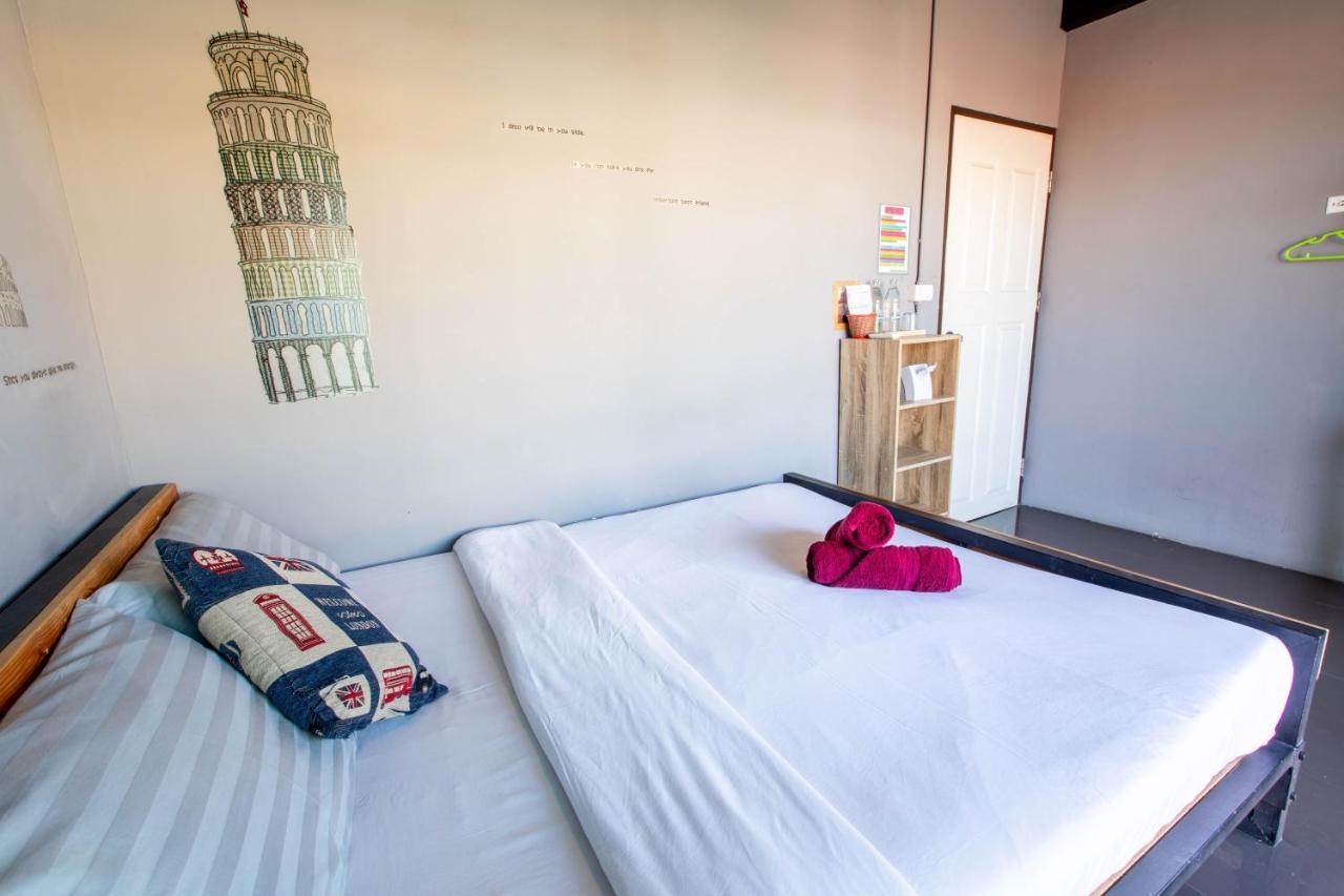 Hostel La Belle Nuit House Chiang Mai Zewnętrze zdjęcie