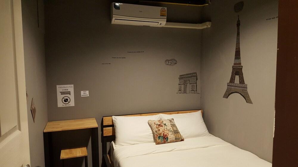 Hostel La Belle Nuit House Chiang Mai Zewnętrze zdjęcie