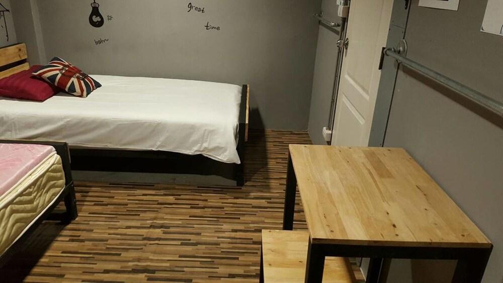 Hostel La Belle Nuit House Chiang Mai Zewnętrze zdjęcie
