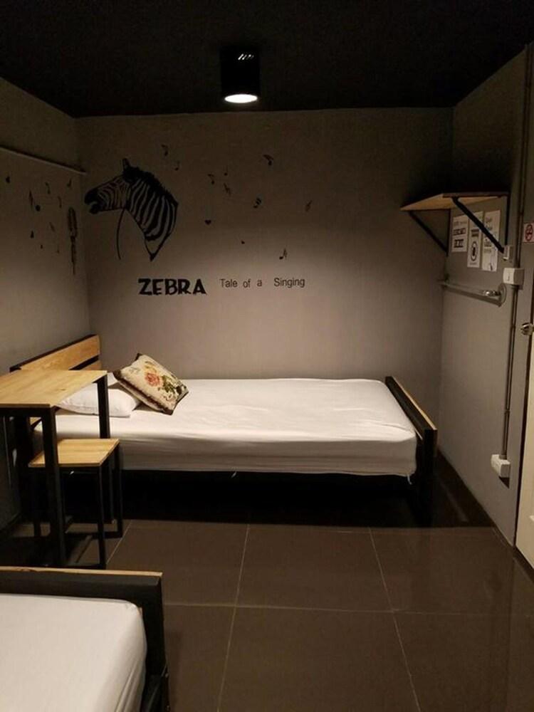 Hostel La Belle Nuit House Chiang Mai Zewnętrze zdjęcie