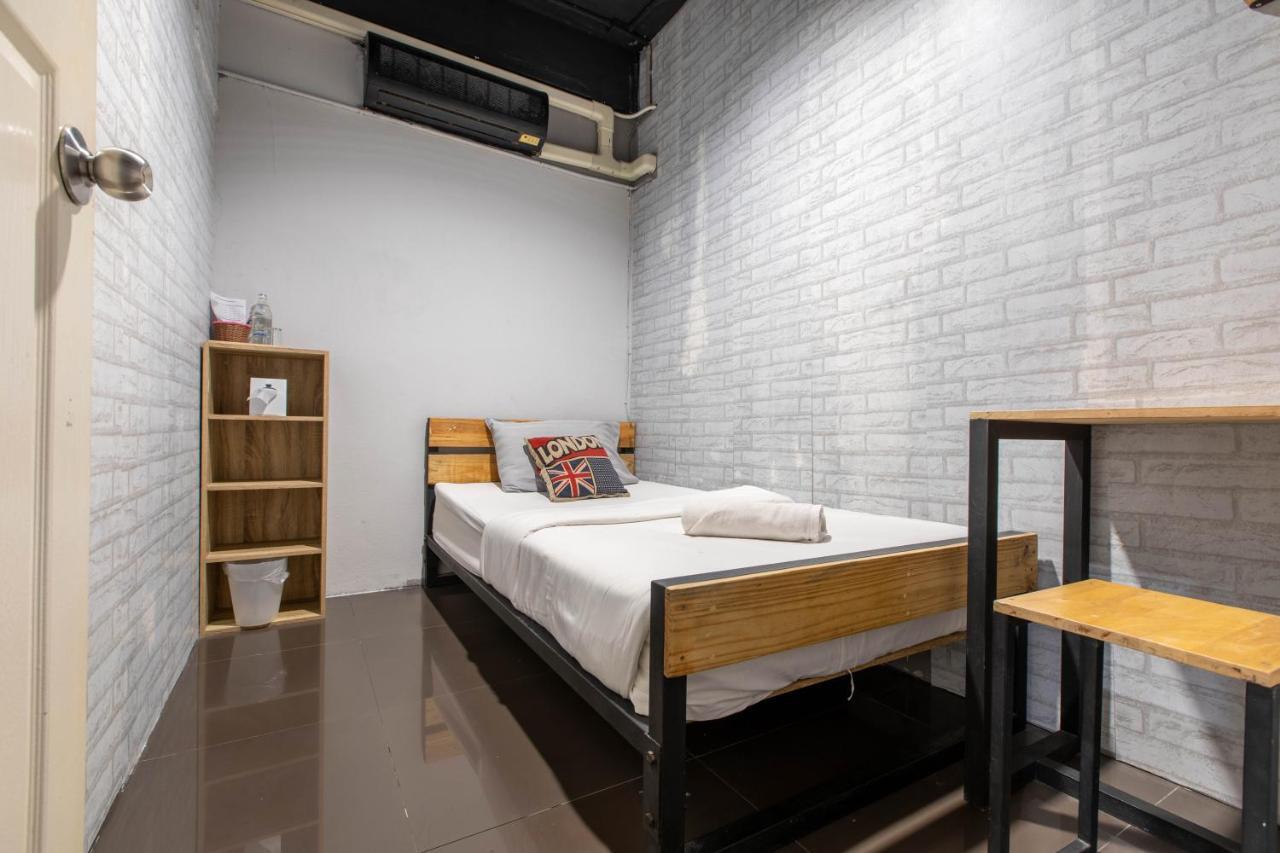 Hostel La Belle Nuit House Chiang Mai Zewnętrze zdjęcie